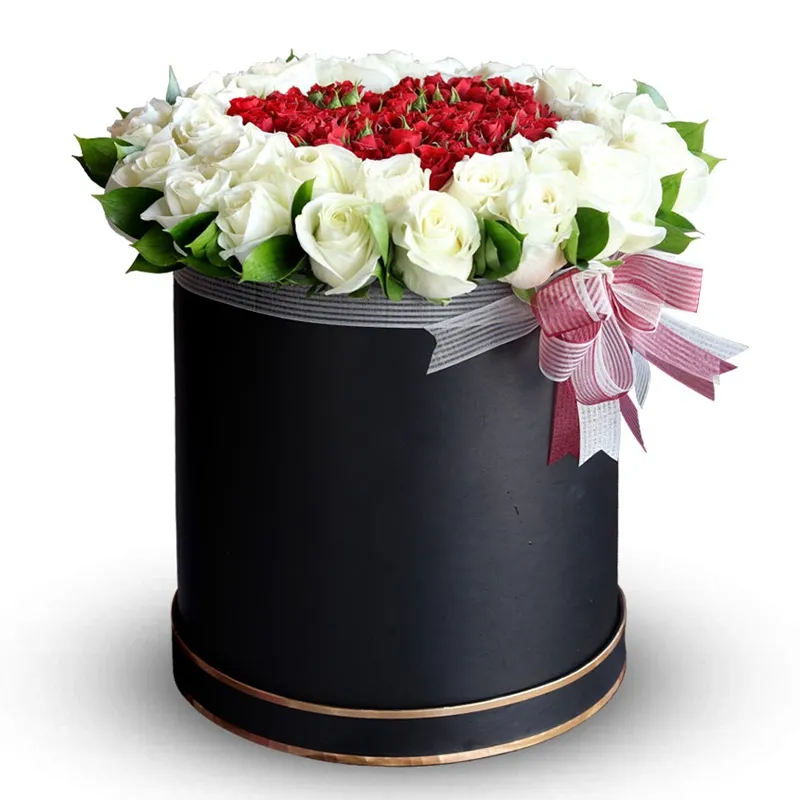 Композиция из 51 розы микс в шляпной коробке